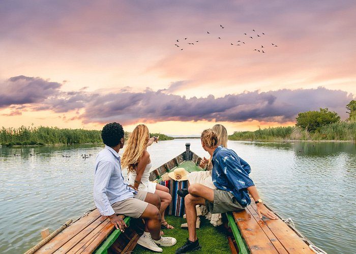 Paseo en barca por la Albufera con aperitivos y vino D.O. – 11 Julio Paseo en barca por la Albufera con aperitivos y vino D.O. – 11 Julio